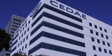 Cedae contratou escritórios de advocacia para atuar em procedimentos e apurações relacionados ao investimento de R$ 200 milhões no Banco Master.
