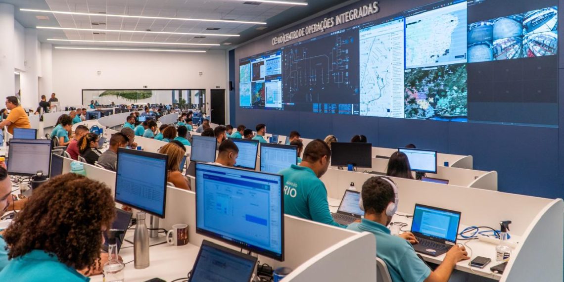 Águas do Rio aposta em IA para antecipar falhas e reforçar o abastecimento de água 48 Equipes da Águas do Rio acompanham, no Centro de Operações Integradas (COI), informações em tempo real sobre os sistemas operacionais da concessionária.