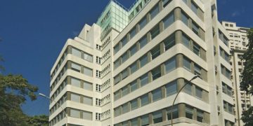 Fundo imobiliário negocia compra do Edifício Standard, antiga sede da Esso no Centro do Rio, por R$ 79 milhões 10 Edifício Standard, na Avenida Presidente Vargas: fundo imobiliário negocia aquisição do imóvel por R$ 79 milhões.