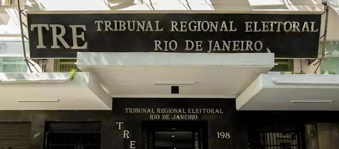TRE-RJ barra 15 candidatos ligados ao crime organizado e à ‘milícia de gravata’ e altera 34 locais de votação no Rio 48 Sede do TRE-RJ, no Centro do Rio: tribunal indeferiu o registro de 15 candidatos por suposta ligação com organizações criminosas e transferiu 34 locais de votação no estado.