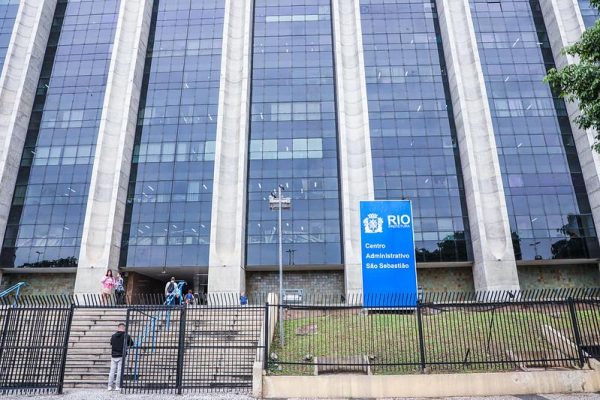 Offline: TCMRio suspende licitação de R$ 82 milhões para compra de notebooks pela Secretaria Municipal de Administração com indícios de sobrepreço 49 Centro Administrativo São Sebastião, sede da Secretaria Municipal de Administração da Prefeitura do Rio, responsável pelo pregão de R$ 82 milhões para compra de notebooks suspenso pelo TCMRio