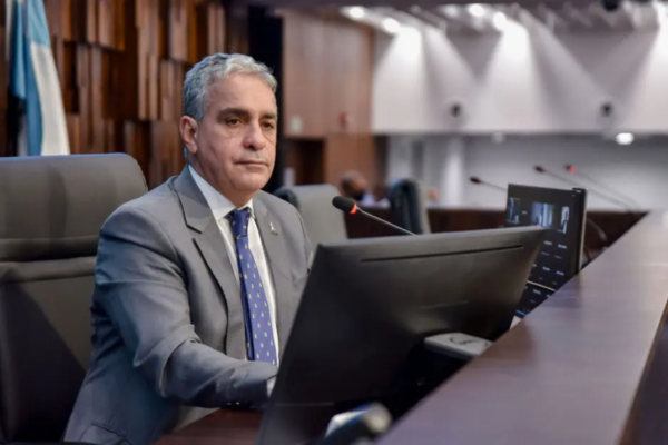 André Ceciliano, ex-presidente da Alerj, é liberado pelo TRE-RJ para concorrer ao cargo de deputado estadual 48 André Ceciliano, ex-presidente da Alerj, é liberado pelo TRE-RJ para concorrer ao cargo de deputado estadual