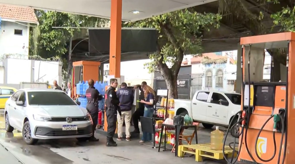 Sete postos de gasolina são fechados no Rio por fraudes; operação aponta quase dois mil estabelecimentos irregulares no setor de combustíveis