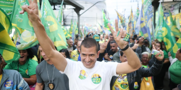 Campanha de Douglas Ruas aciona TRE-RJ após suspeita de ataque de robôs no perfil do Instagram