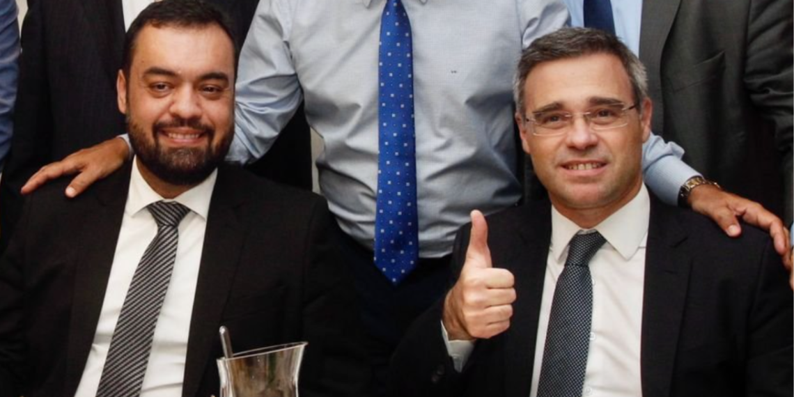 Instituto fundado por André Mendonça foi contratado sem licitação pelo governo Cláudio Castro; ministro votou a favor do ex-governador quatro vezes no mesmo período 49 Cláudio Castro e André Mendonça