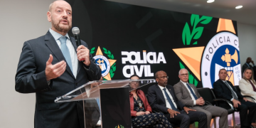 Ricardo Couto em evento com policiais civis