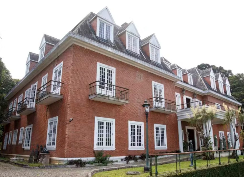 Casa mais cara do Brasil, avaliada em R$ 220 milhões, dará lugar a condomínio no Leblon com lotes de R$ 23 milhões
