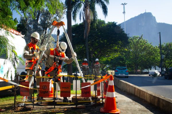 Light antecipa Plano Verão e reforça operação para minimizar efeitos do El Niño 48 Equipes da Light