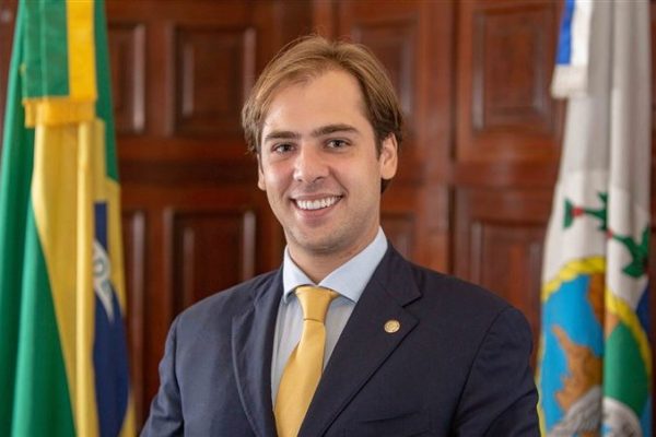 Suposto assessor de Jorge Felippe Neto é abordado com R$ 80 mil em espécie na Avenida Brasil