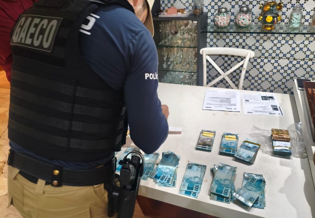 MPRJ denuncia oito pessoas por lavagem de dinheiro do jogo do bicho por meio de bets e cumpre mandados em três estados