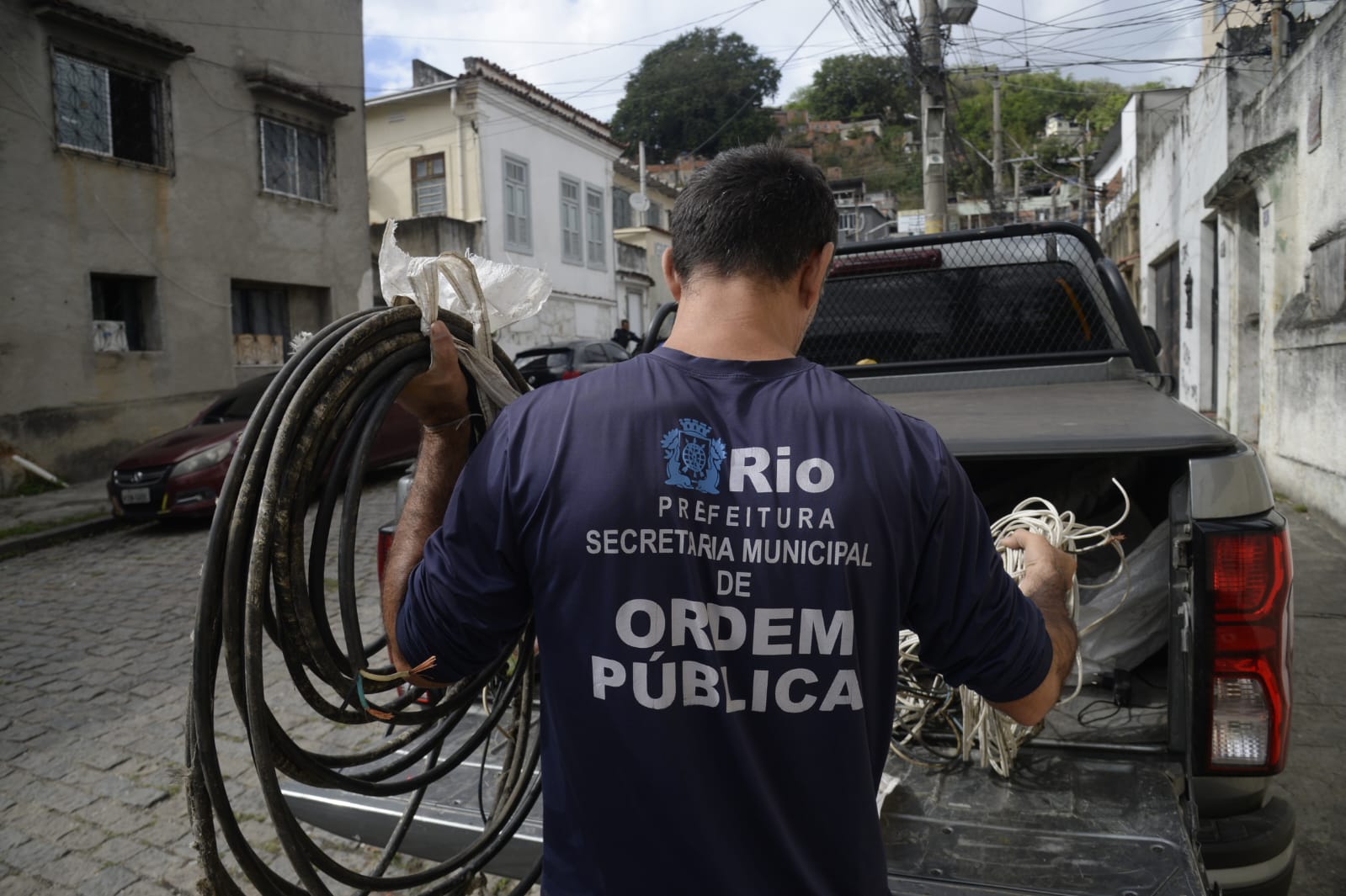 Operação em ferro-velho no Sampaio
