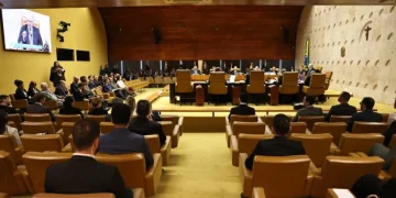 Plenário do STF durante análise da emenda Carnevale