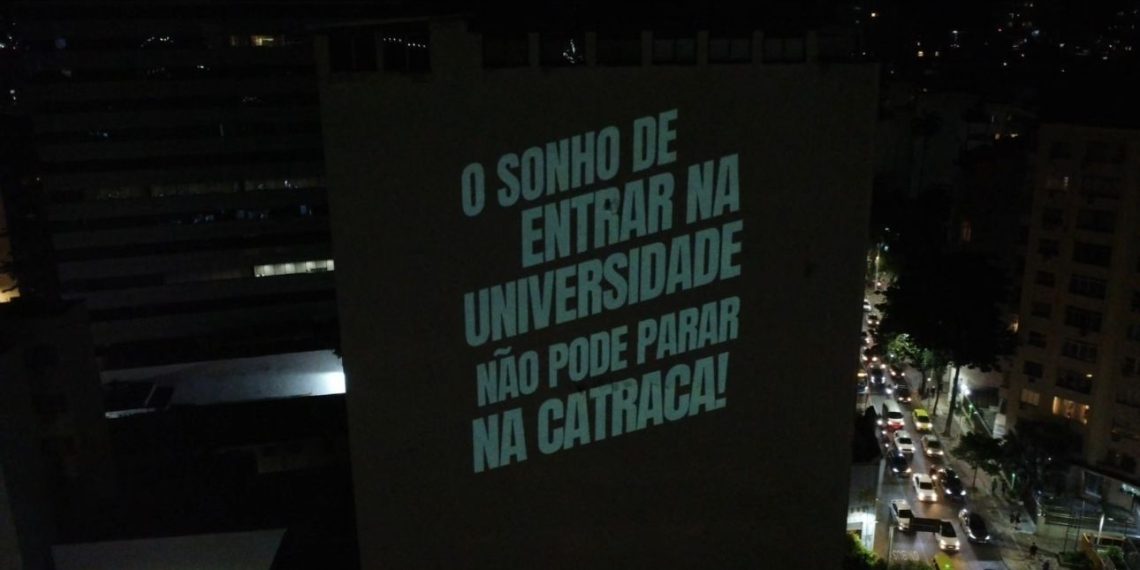 Projeção em prédio na Central