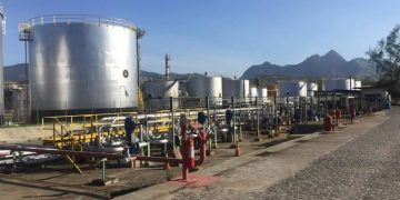 Justiça do Trabalho anula demissões de trabalhadores da Refit, determina a reintegração coletiva e congela R$10 milhões do grupo 10 Refinaria Refit
