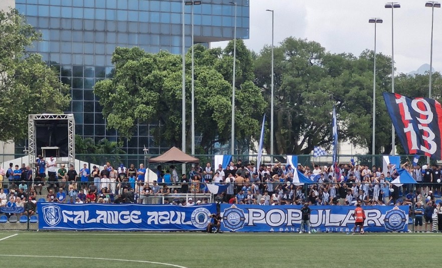 Torcida na Concha Acústica