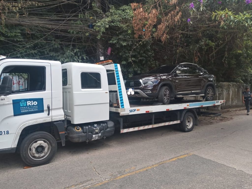 Rio tem cerca de 548 de queixas de estacionamento irregular por dia, mas só oito reboques