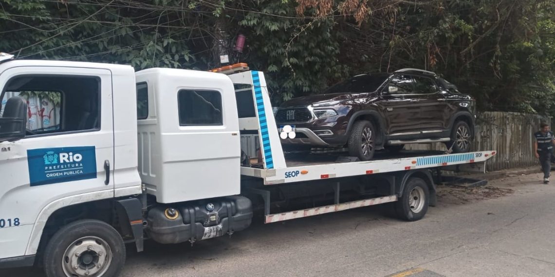 Rio tem cerca de 548 de queixas de estacionamento irregular por dia, mas só oito reboques 49 Reboque da Seop