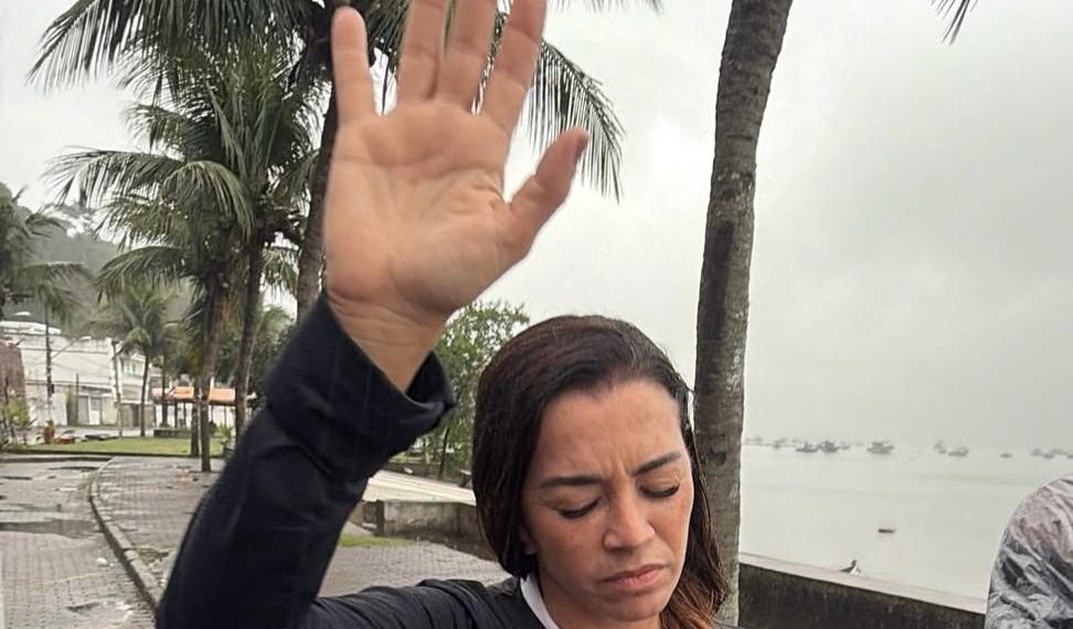 Kelaine Goulart, candidata a prefeita de Itaguaí — e a deputada federal — pelo partido Novo