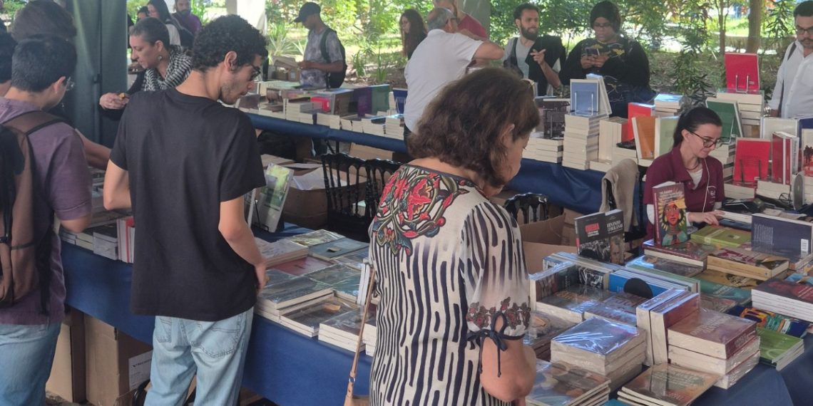 Feira do Livro da UFF (Fluff)