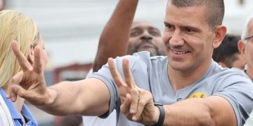 Douglas Ruas vai ao TRE-RJ notificar o descumprimento de decisão judicial
