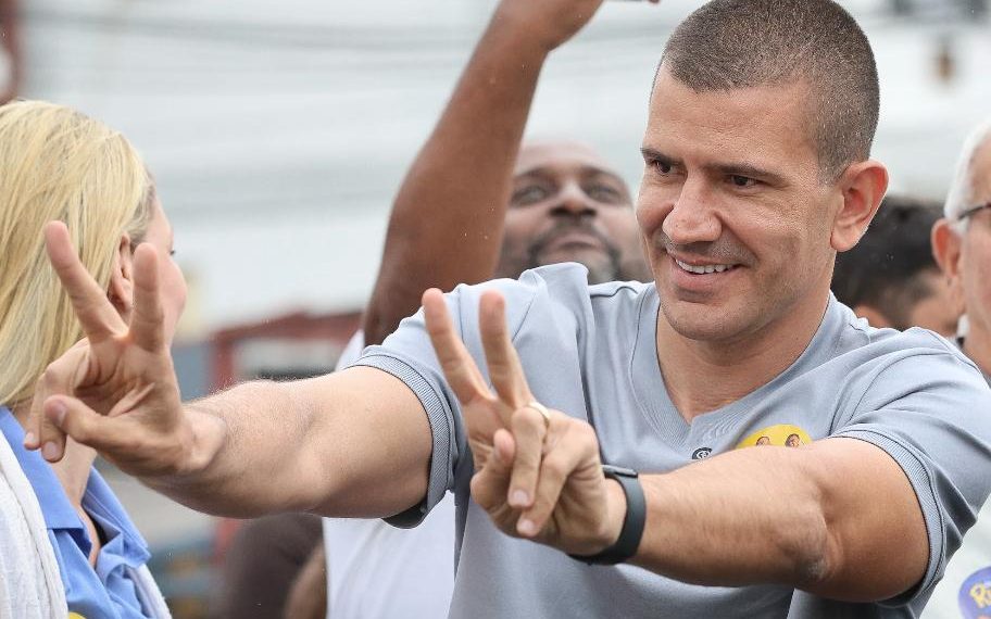 Douglas Ruas vai ao TRE-RJ notificar o descumprimento de decisão judicial