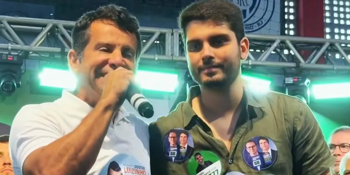 João Drumond com Dr. Luizinho, no lançamento da campanha e em post embalado com o jingle da discódia adaptado de samba da Beija-Flor