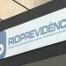 Em 4 de outubro de 2023, Euchério Lerner Rodrigues foi nomeado diretor de Investimentos do Rioprevidência; no mesmo dia, o Banco Master pediu o credenciamento na autarquia