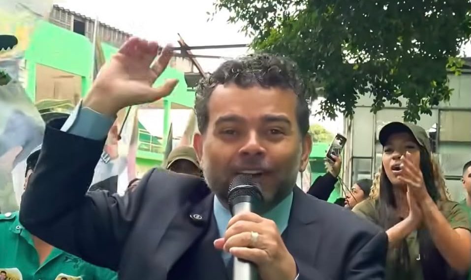 Barrado pelo TRE-RJ, Clébio Jacaré usou R$ 100 mil do fundo eleitoral para contratar empresa da qual é sócio 48 Clébio Jacaré