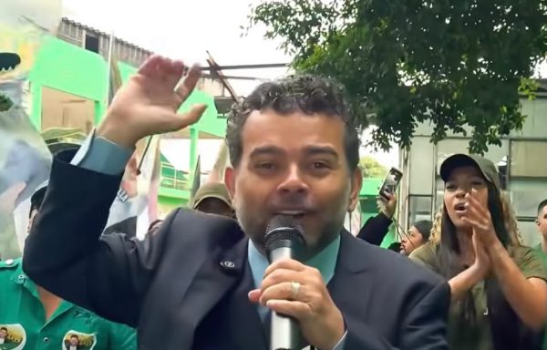 Barrado pelo TRE-RJ, Clébio Jacaré usou R$ 100 mil do fundo eleitoral para contratar empresa da qual é sócio