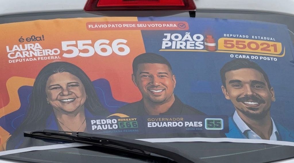 No adesivão de Flávio Pato, o pedido de votos é para Laura Carneiro, João Pires, Paes e Pedro Paulo: Benedita não aparece