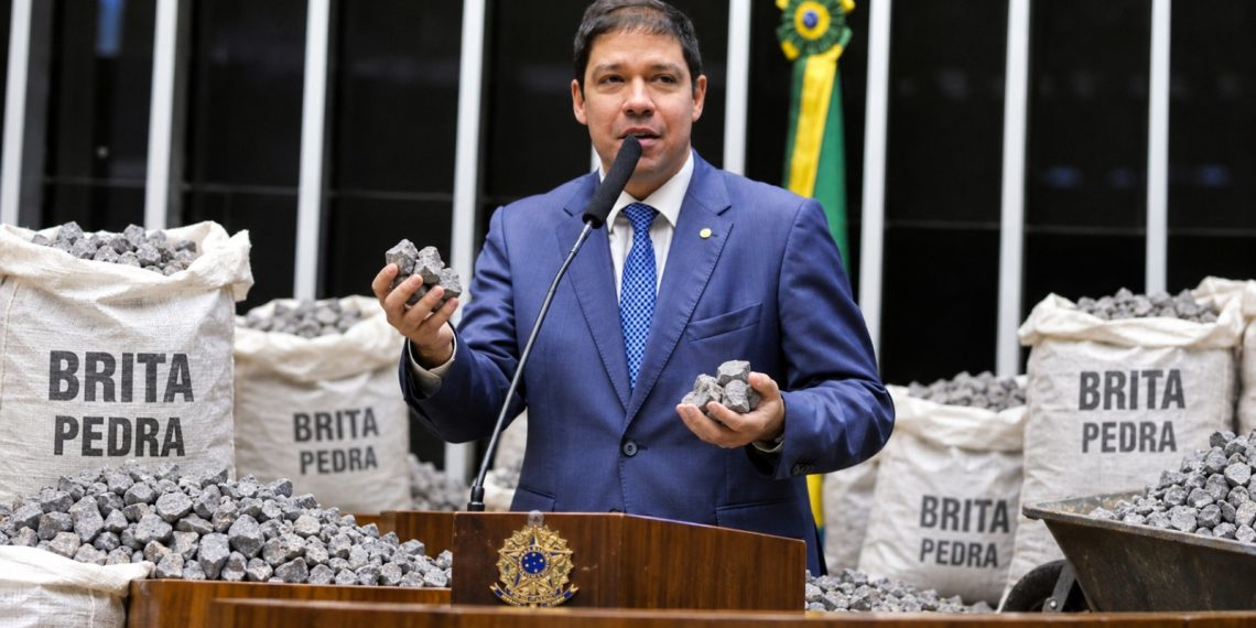 Aliados de Altineu Côrtes dizem que não ficará pedra sobre pedra