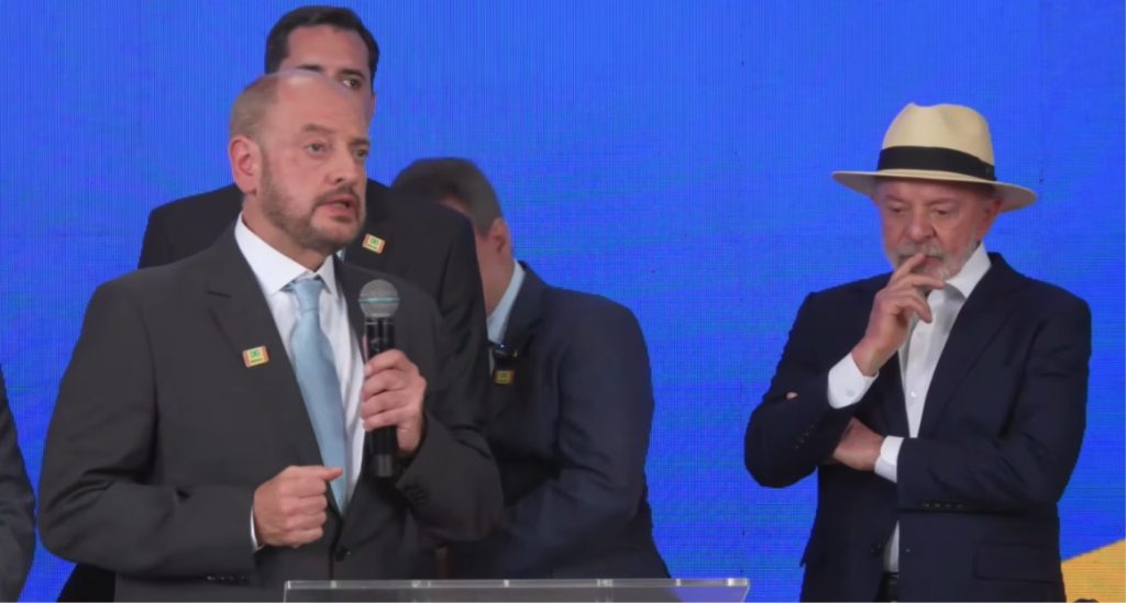 Em evento com Lula no Rio, Ricardo Couto diz que estado já ‘saiu do vermelho’