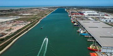 O Porto do Açu, a cara da riqueza de São João da Barra, que tem o maior complexo portuário privado do país e mais de 70% da população no cadastro dos programas sociaisi do governo federal