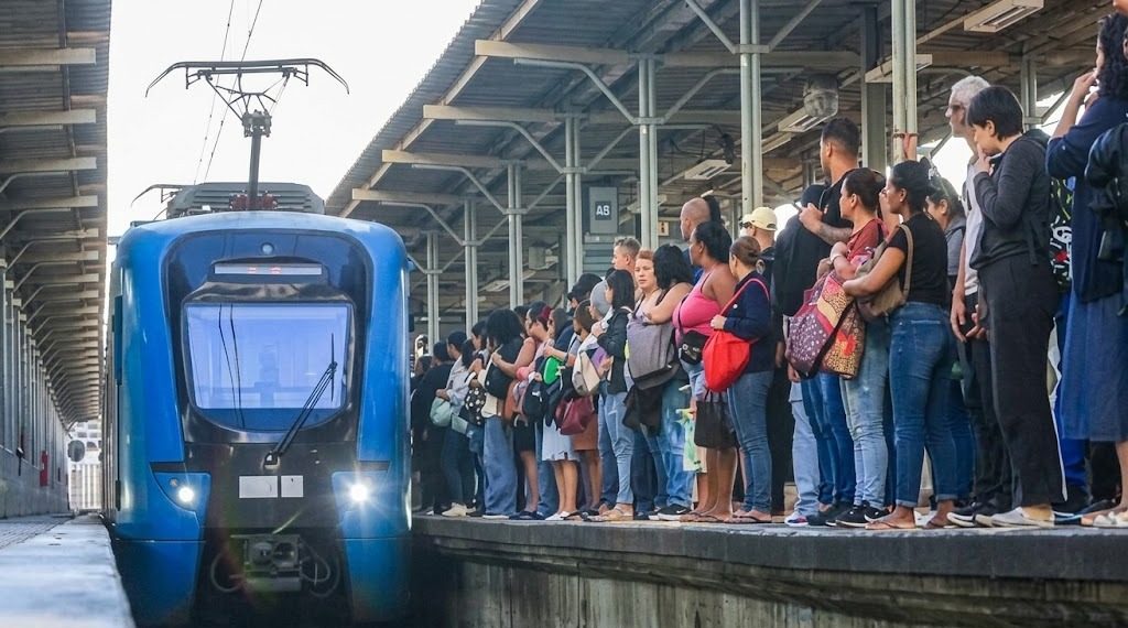Apagão de informações: TCE-RJ exige, em 30 dias, dados reais sobre custos e lucros da nova concessão dos trens 51 Os trens urbanos do Rio estão sendo observados com lupa pelo Tribunal de Contas do Estado (TCE-RJ)