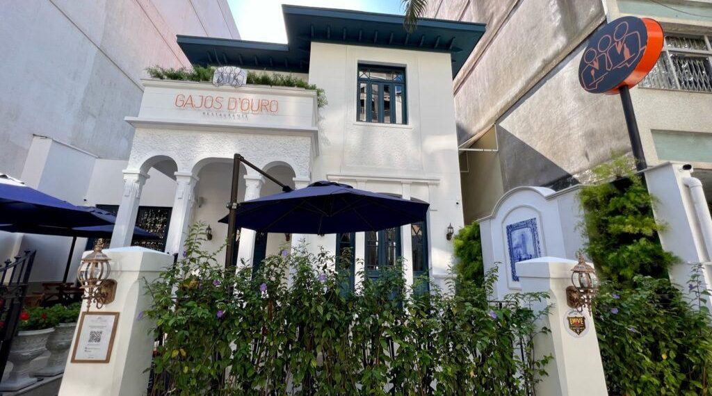 Casarões de papel: Justiça determina e o prefeito do Rio põe abaixo o tombamento de mais uma edificação em Ipanema; agora, o do restaurante do bicheiro Rogério de Andrade 49 O imóvel da Rua Aníbal de Mendonça, em Ipanema, destombado por decreto do prefeito Eduardo Cavaliere