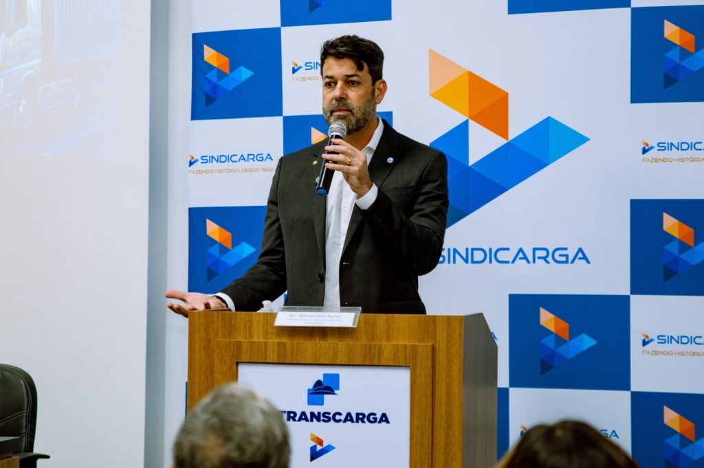 Sindicato das empresas de transporte de carga reúne autoridades para discutir segurança pública no Rio