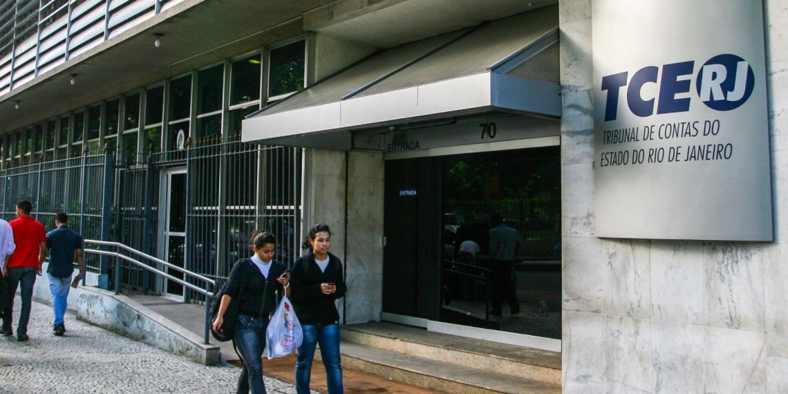 TCE-RJ multa OS que firmou contratos com quatro municípios e determina auditoria