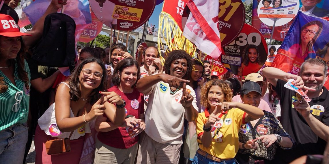 Benedita em Copacabana, no domingo (27): energia que chama a atenção