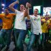 Douglas Ruas, entre Altineu Côrtes e Flávio Bolsonaro: a foto-resumo da campanha do candidato do PL