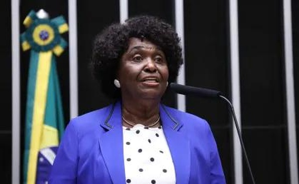 Datafolha: Benedita tem 19% na disputa pelo Senado no RJ; cinco estão empatados em segundo 49 Benedita da Silva (PT) lidera a disputa pelo Senado no Rio, segundo pesquisa Datafolha divulgada nesta quarta-feira (24).