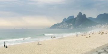 Praia de Ipanema em tarde de tempo firme; previsão indica temperaturas amenas e baixo risco de chuva no fim de semana — Foto: Climatempo