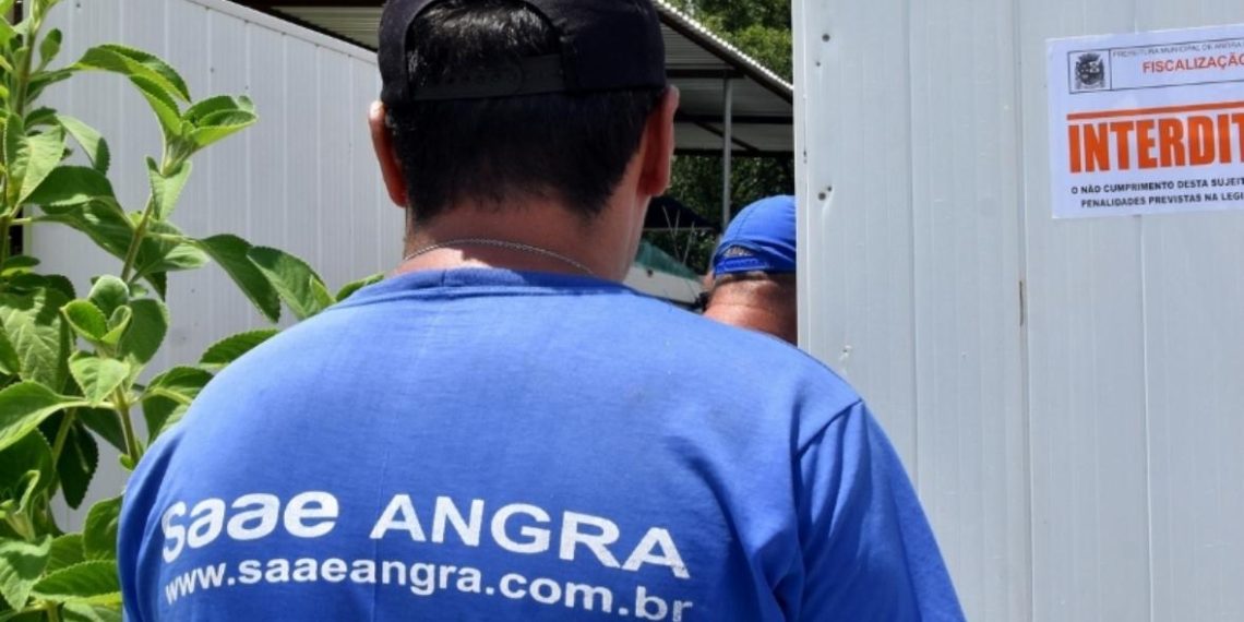 Licitação de R$ 50,2 milhões do Saae de Angra dos Reis foi suspensa pelo TCE-RJ após questionamentos sobre o edital e a competitividade da disputa.