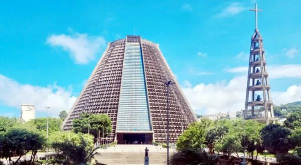 Vans para o Cristo Redentor ganham novo ponto de embarque na Catedral Metropolitana de São Sebastião