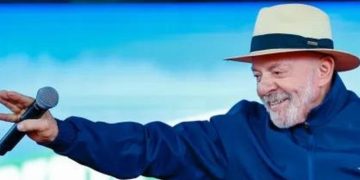 A aposta de Lula 46 Lula durante ato de campanha. A uma semana da eleição, o presidente colocou no centro do debate um tema que mistura futebol, economia e política: a proibição das bets.