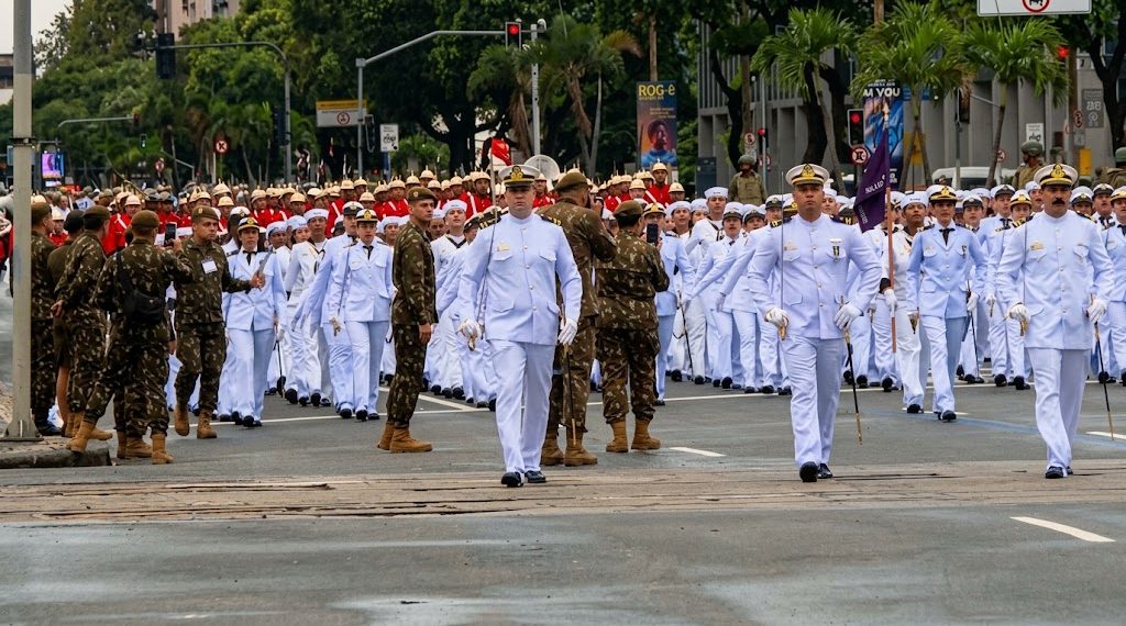 O desfile começou na região da Candelária e seguiu até a Praça Onze