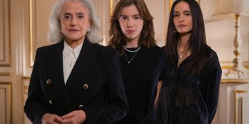 Marieta Severo, Alice Wegmann e Nanda Costa em trecho de serie da Netflix