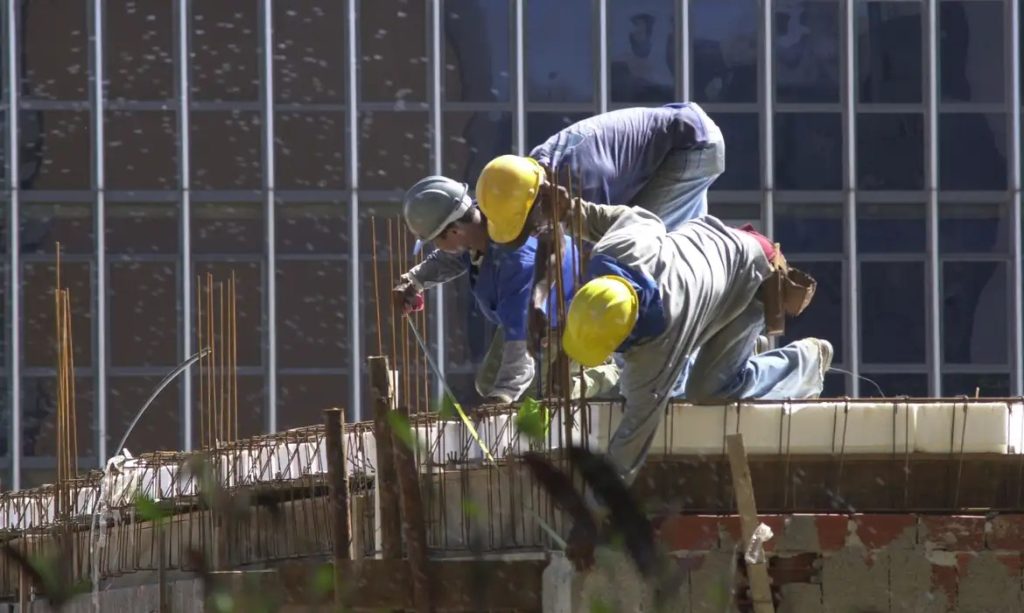 Construção civil impulsiona mercado de trabalho do Rio e responde por 31% dos novos empregos