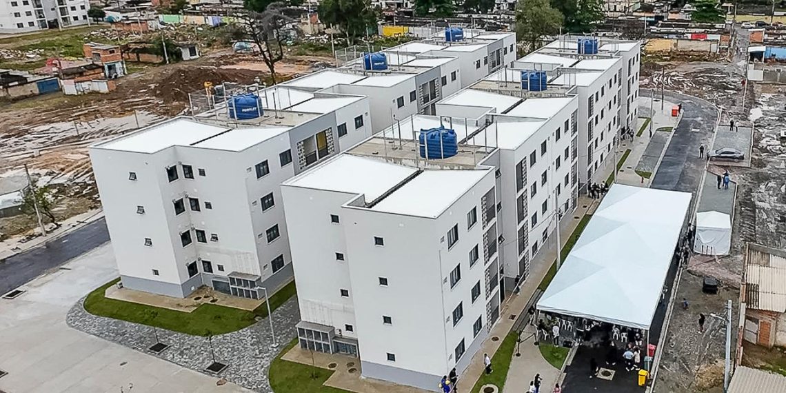 Conjunto do Morar Carioca do Aço, em Santa Cruz, recebeu mais 96 apartamentos entregues pela Prefeitura neste domingo (13).