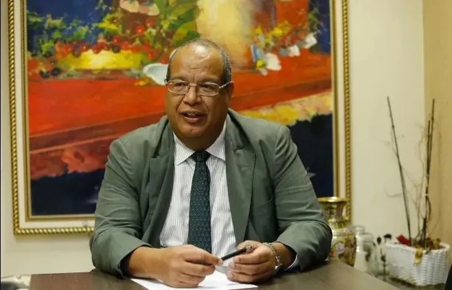 PF diz que Refit bancou carro, cirurgia no Copa Star e advogados de desembargador que tomou decisões favoráveis à refinaria 48 PF diz que Refit bancou carro, cirurgia no Copa Star e advogados de desembargador que tomou decisões favoráveis à refinaria