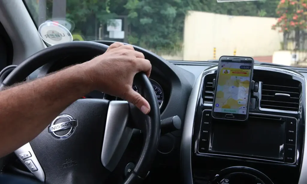 Projeto na Alerj pode impedir condenados por violência contra a mulher de trabalhar como motoristas de app